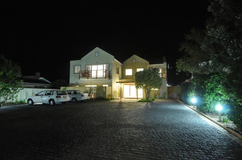 Bamboo Guest House Hermanus Bagian luar foto