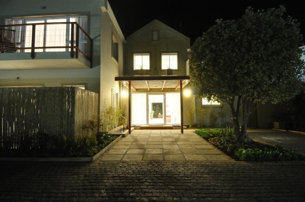 Bamboo Guest House Hermanus Bagian luar foto