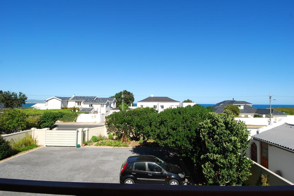 Bamboo Guest House Hermanus Bagian luar foto