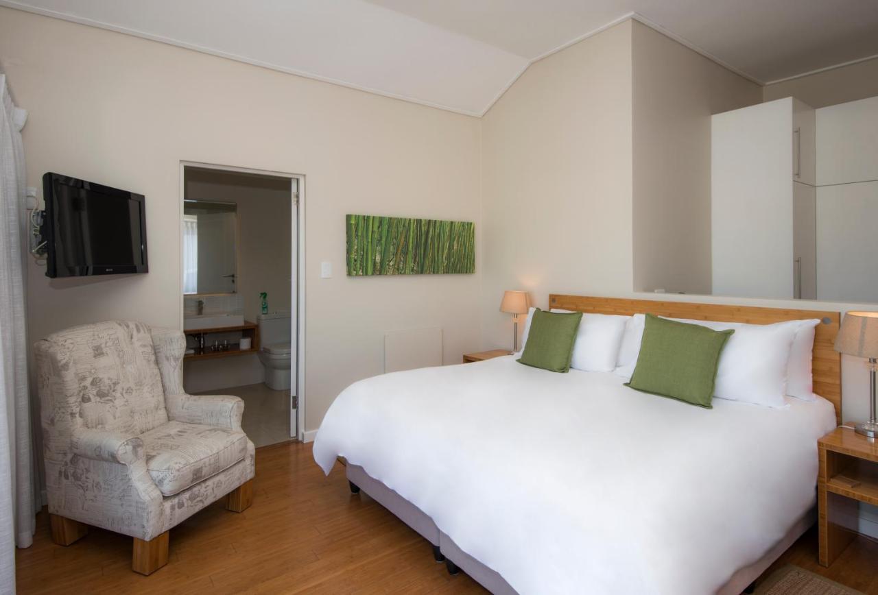 Bamboo Guest House Hermanus Bagian luar foto