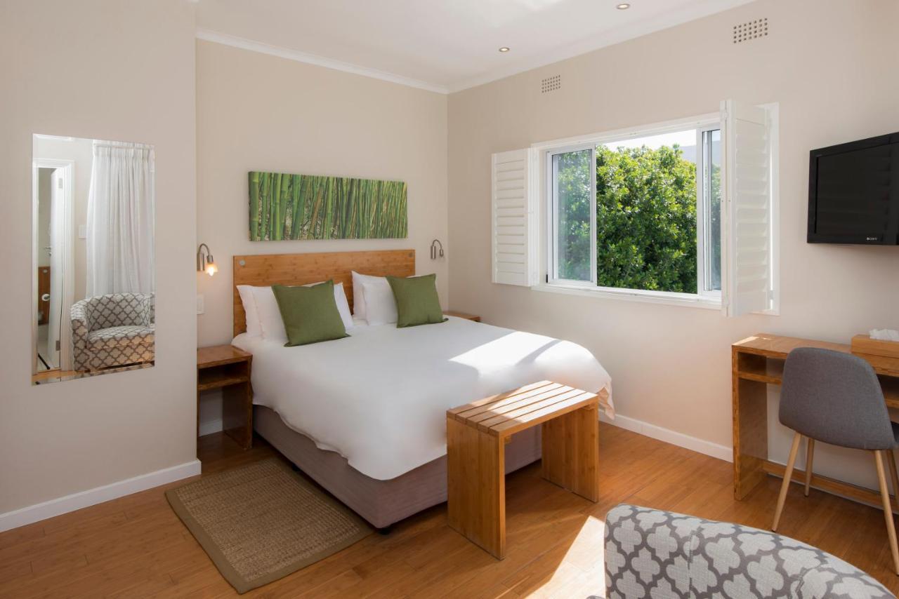 Bamboo Guest House Hermanus Bagian luar foto