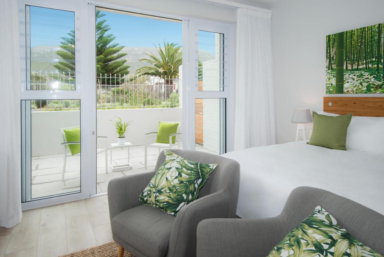 Bamboo Guest House Hermanus Bagian luar foto